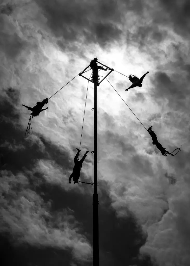 Voladores de papantla, mexican traditional dance